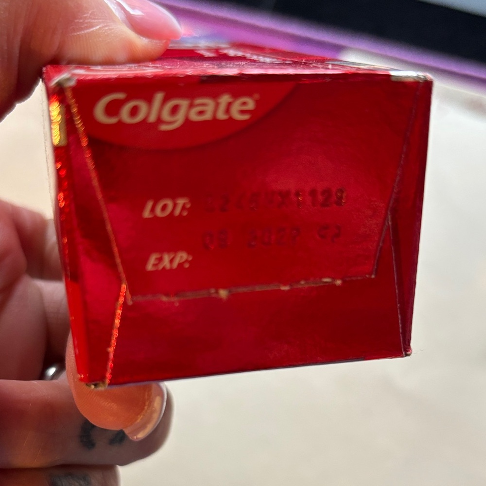 Colgate Optic White Advanced Toothpaste - Picture 2 of 2
